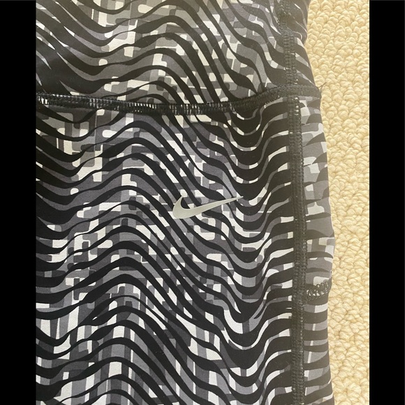 Nike Running Dri Fit Shorts Women’s Large - Picture 3 of 6